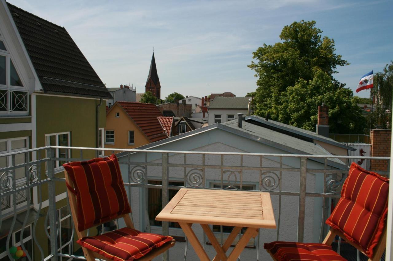 Ferienresidenz Am Strom Apartment Росток Екстериор снимка